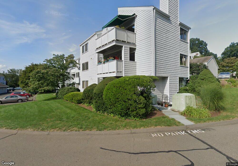 139 Rowayton Woods Dr, Norwalk, CT 06854 - photo 1