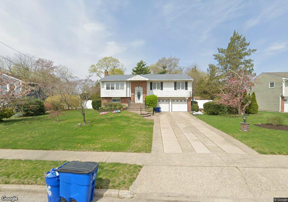 106 Hayrick Ln, ComMacK, NY 11725 - photo 1