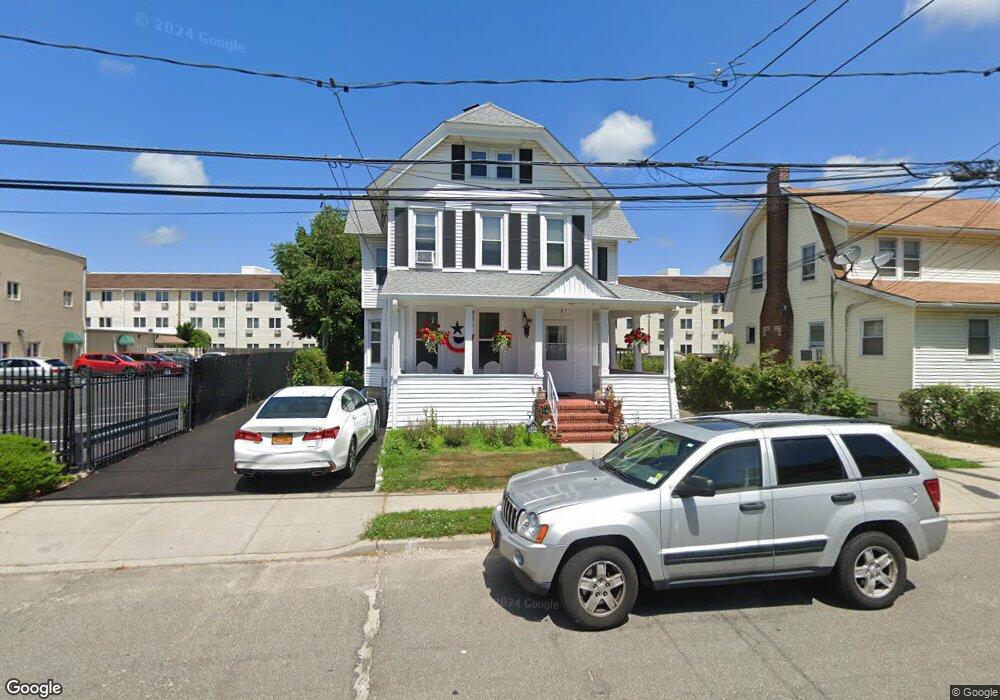 13 Doxsey Place, Lynbrook, NY 11563 - photo 1