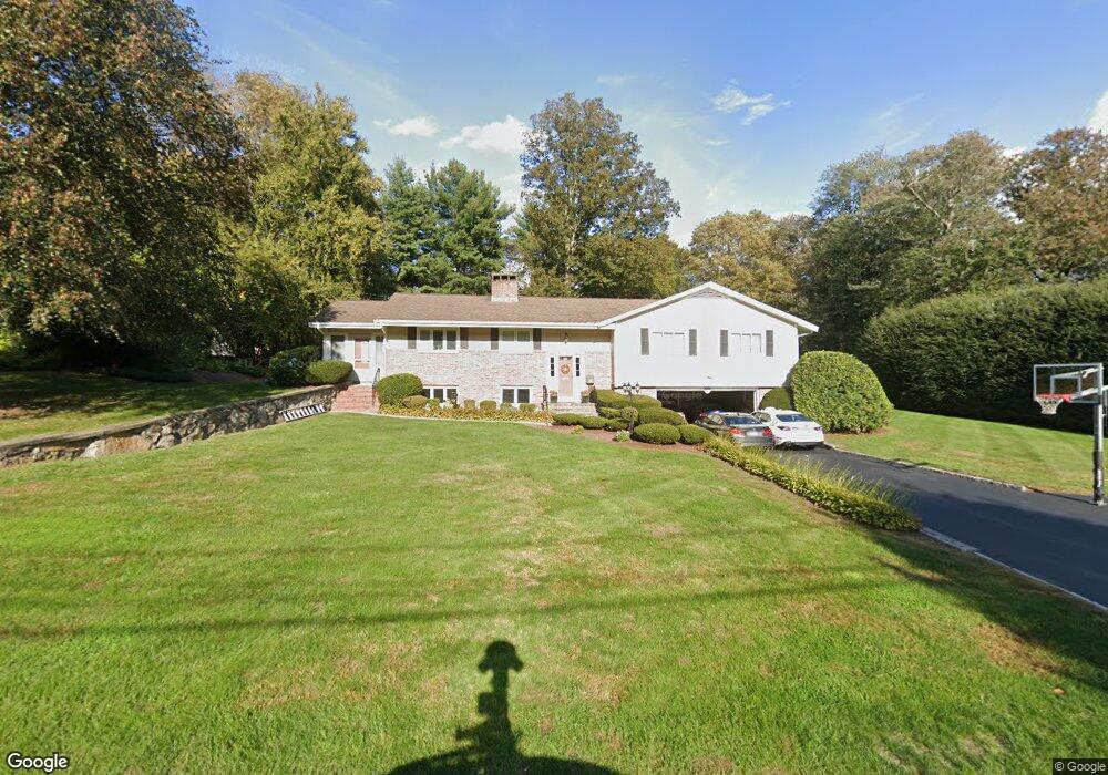 28 Woodside Dr, Milton, MA 02186 - photo 1