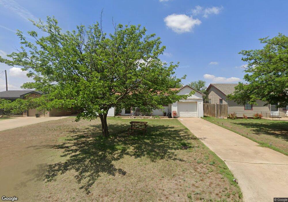 105 Yonkers St, Plainview, TX 79072 - photo 1