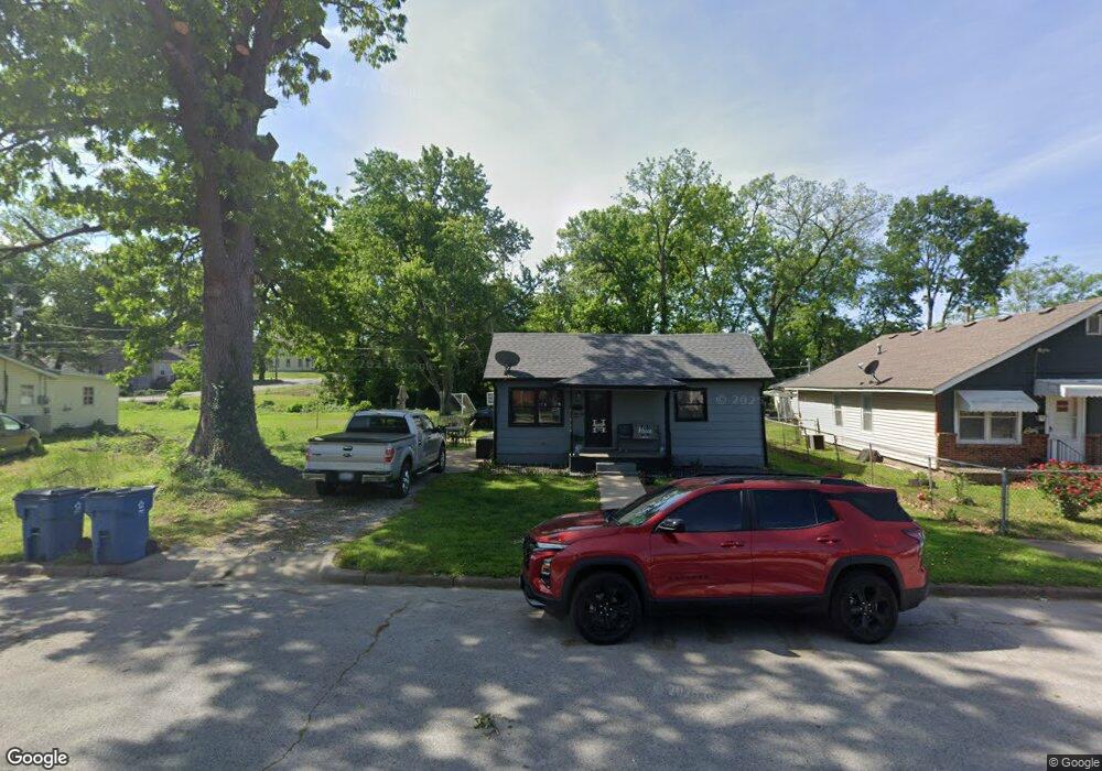 1110 Walnut St, Carthage, MO 64836 - photo 1