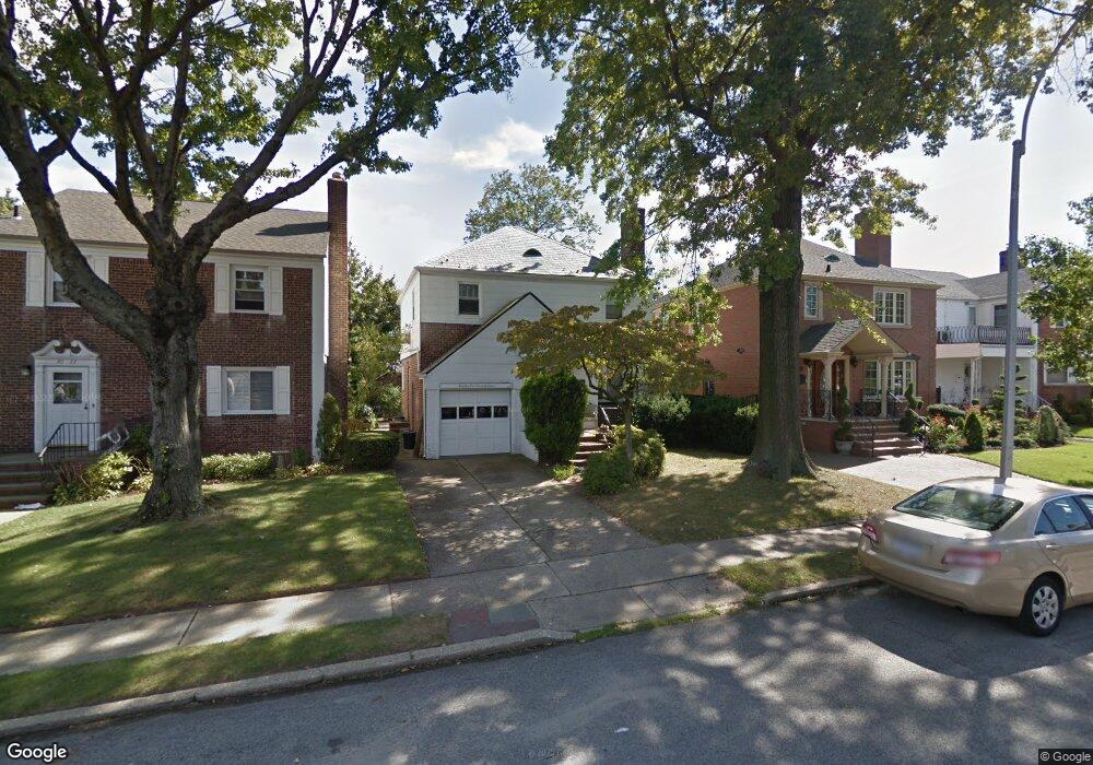 81-27 189th St, Hollis, NY 11423 - photo 1