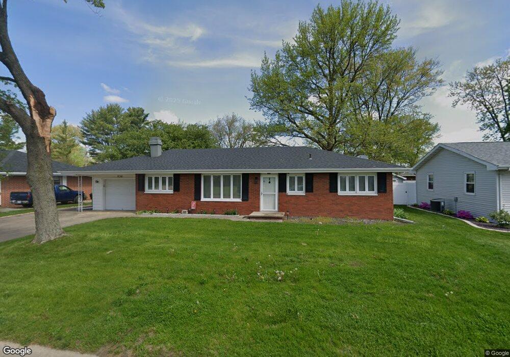 430 Mayfair Dr, Lincoln, IL 62656 - photo 1