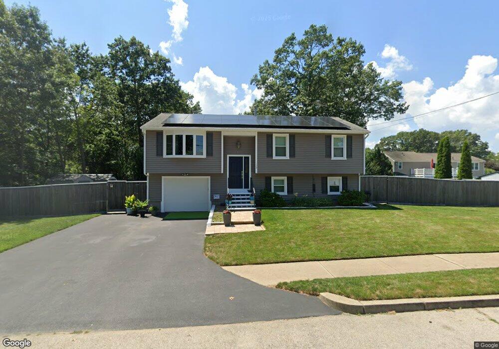 122 Wilde Field Dr, Warwick, RI 02889 - photo 1