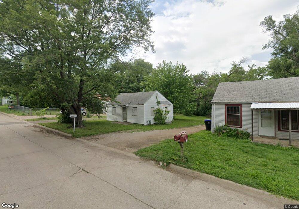 710 SE 26th St, Topeka, KS 66605 - photo 1