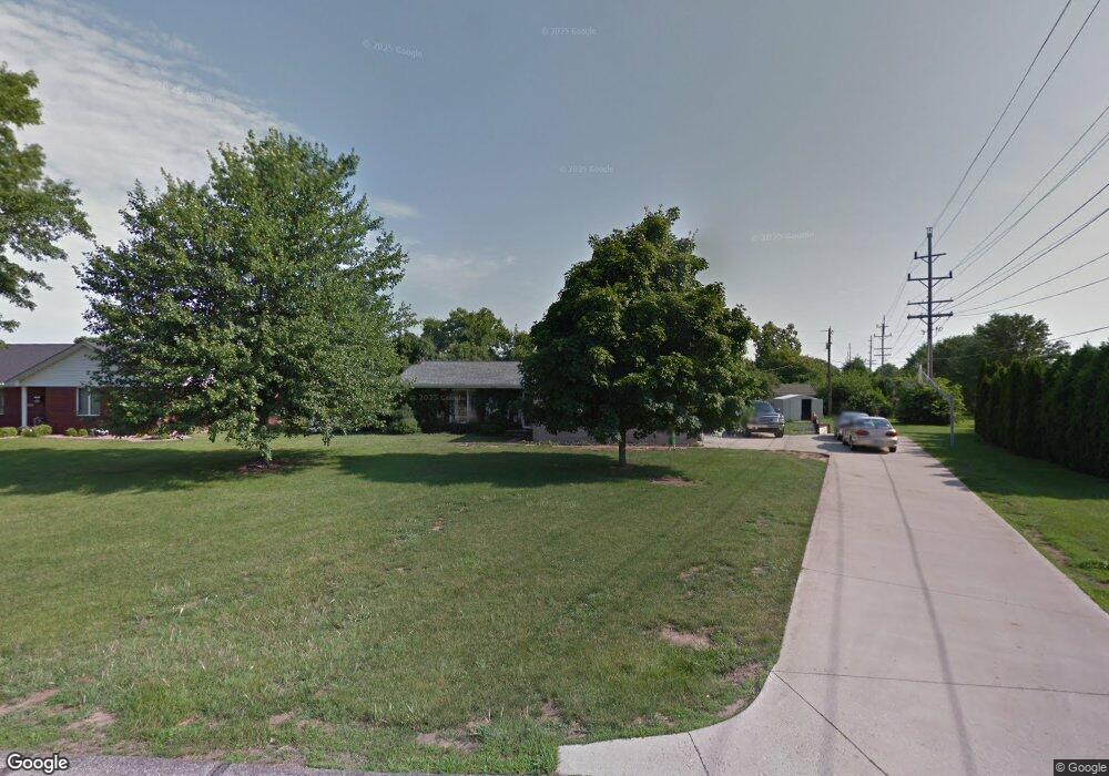 2330 Sims Dr, Columbus, IN 47203 - photo 1