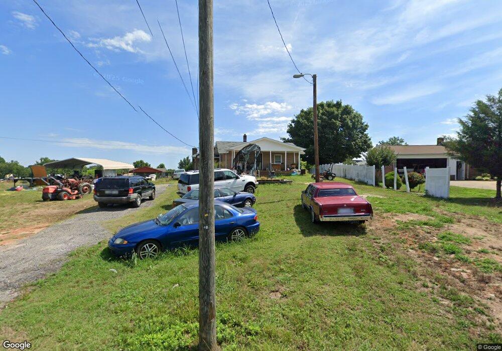 936 Willow St, Reidsville, NC 27320 - photo 1