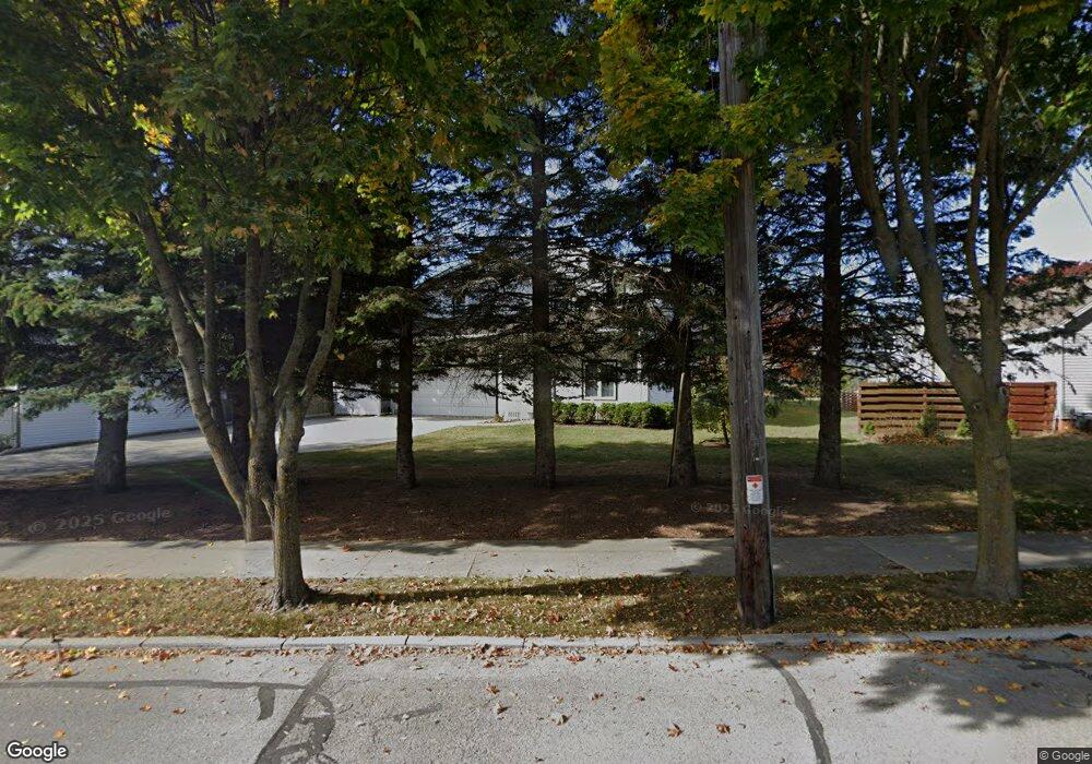 814 N 8th St, Manitowoc, WI 54220 - photo 1