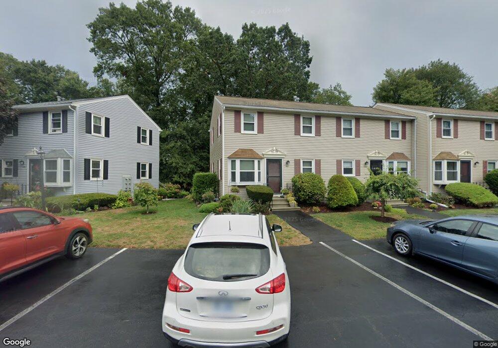 401 Woodhaven Ct, Cranston, RI 02920 - photo 1