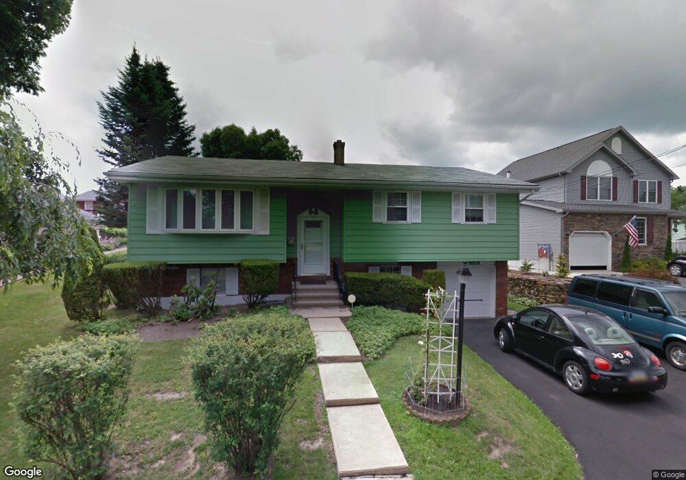 1036 N Manhattan Ct, Hazle Township, PA 18202 - photo 1