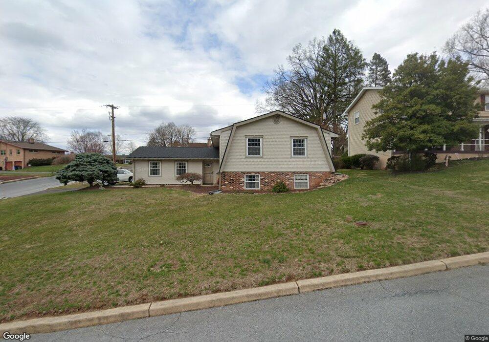 153 Castleton Dr, Reading, PA 19607 - photo 1