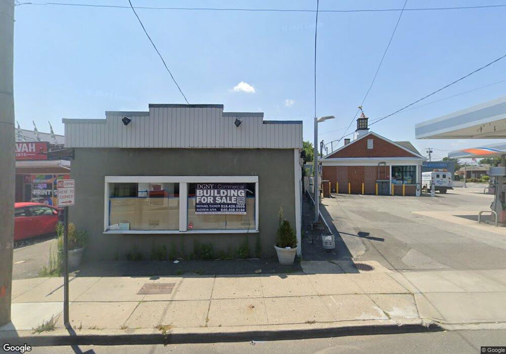 166 Shore Rd unit 1, Port Washington, NY 11050 - photo 1