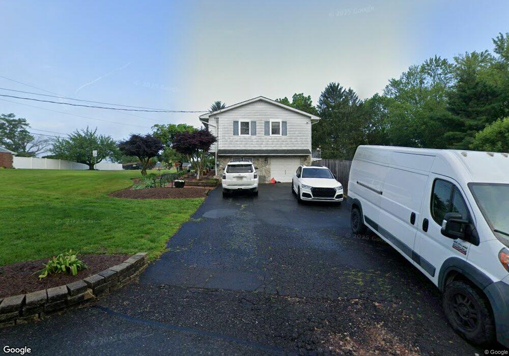 1537 Lakeside Rd, Pennsburg, PA 18073 - photo 1