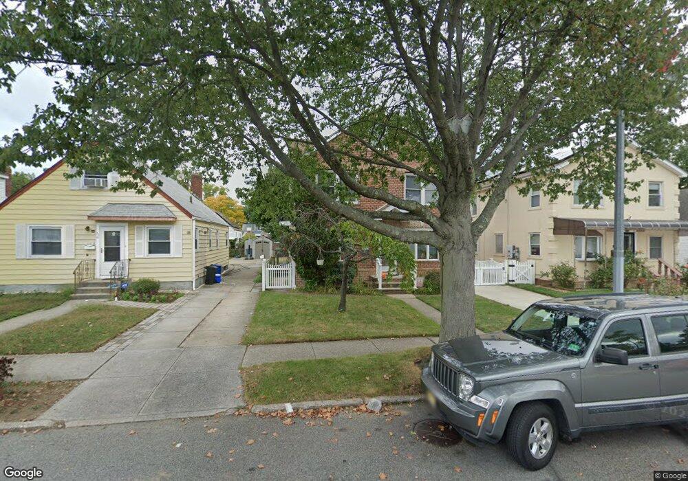 7651 264th St, Glen Oaks, NY 11004 - photo 1