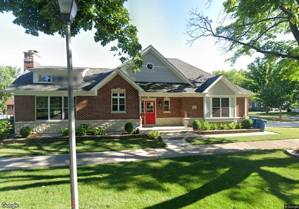 335 N Myrtle Ave, Elmhurst, IL 60126 - photo 1