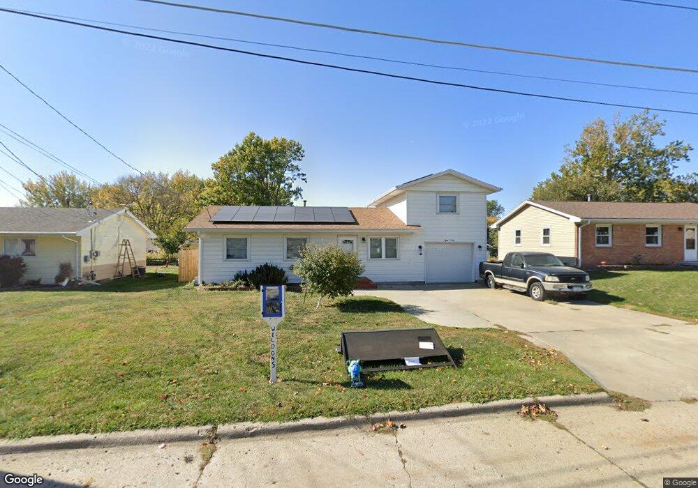 809 E 14th St N, Newton, IA 50208 - photo 1