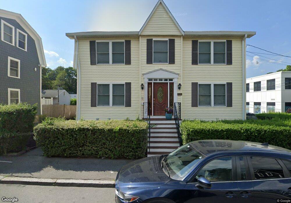 137 Pleasant St unit 2, Marblehead, MA 01945 - photo 1