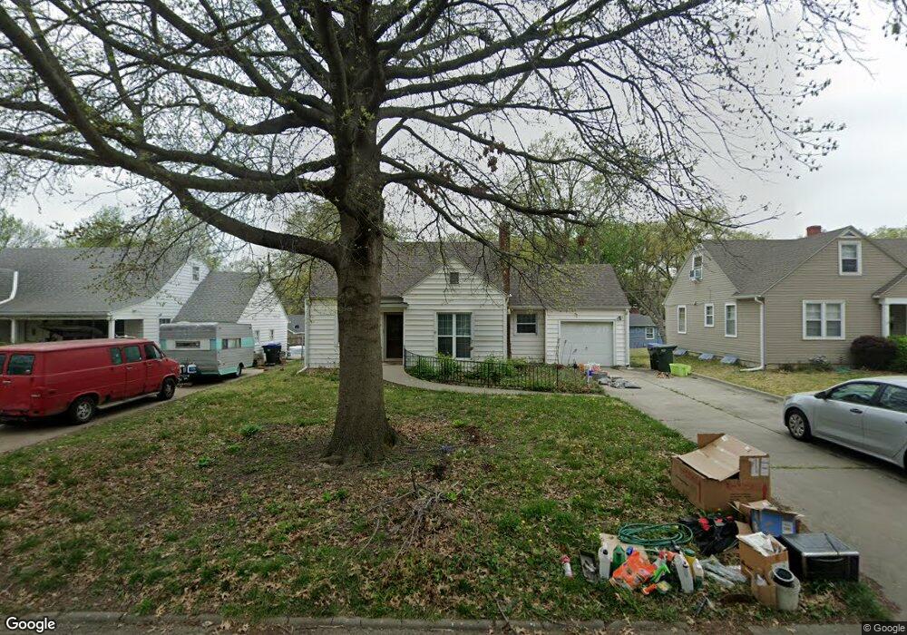 1031 SW Orleans St, Topeka, KS 66604 - photo 1