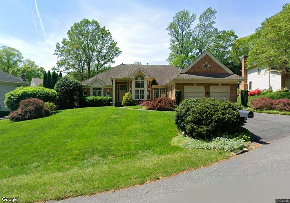 8256 Private Ln, Annandale, VA 22003 - photo 1