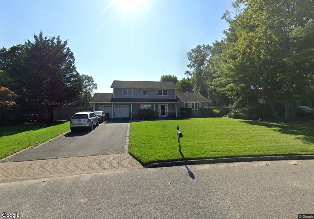 24 Delmar Ln, ComMacK, NY 11725 - photo 1