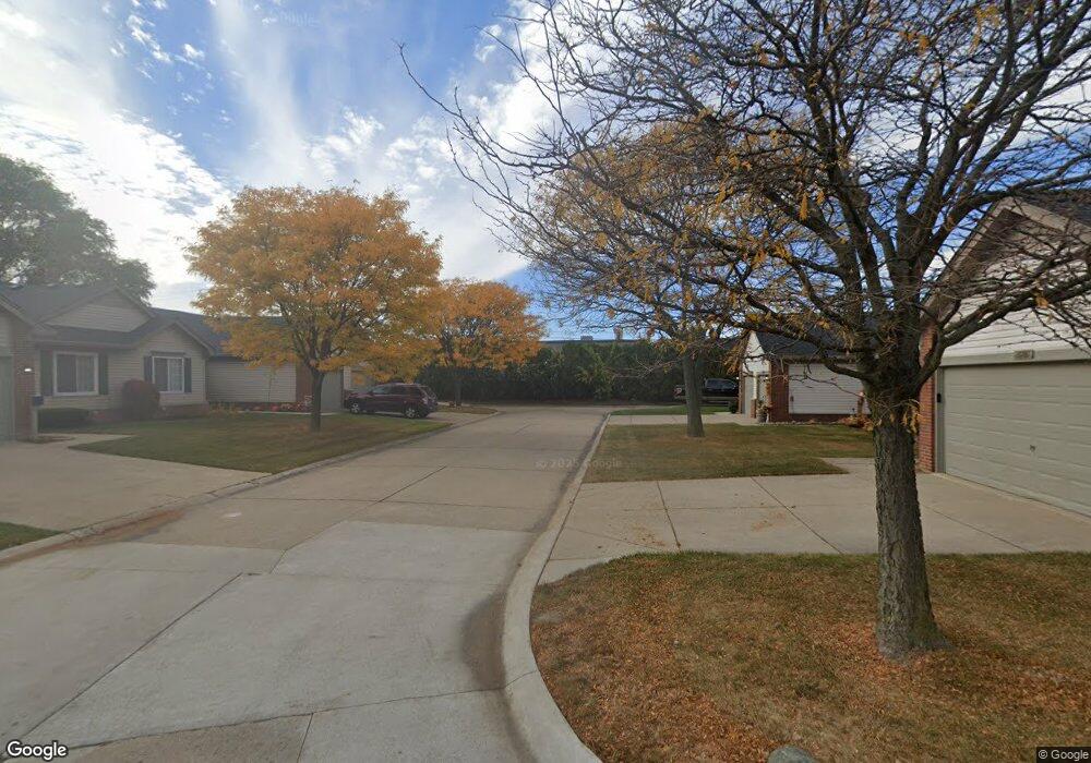 16820 Kenwood Ct, Roseville, MI 48066 - photo 1