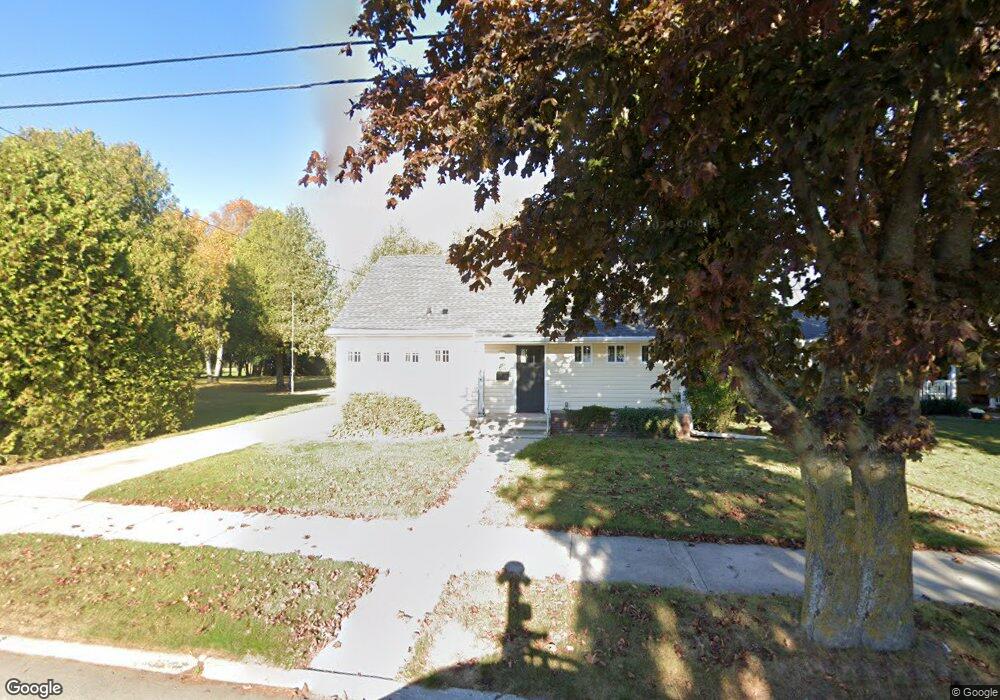 1609 Hawthorne Ave, Two Rivers, WI 54241 - photo 1