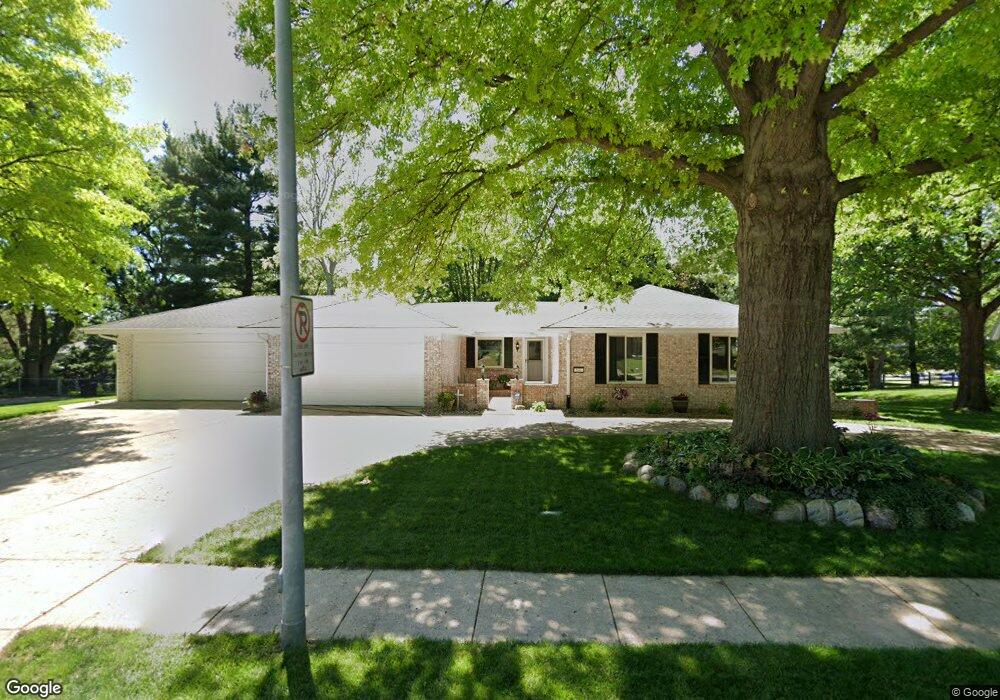 946 41st St, West Des Moines, IA 50265 - photo 1