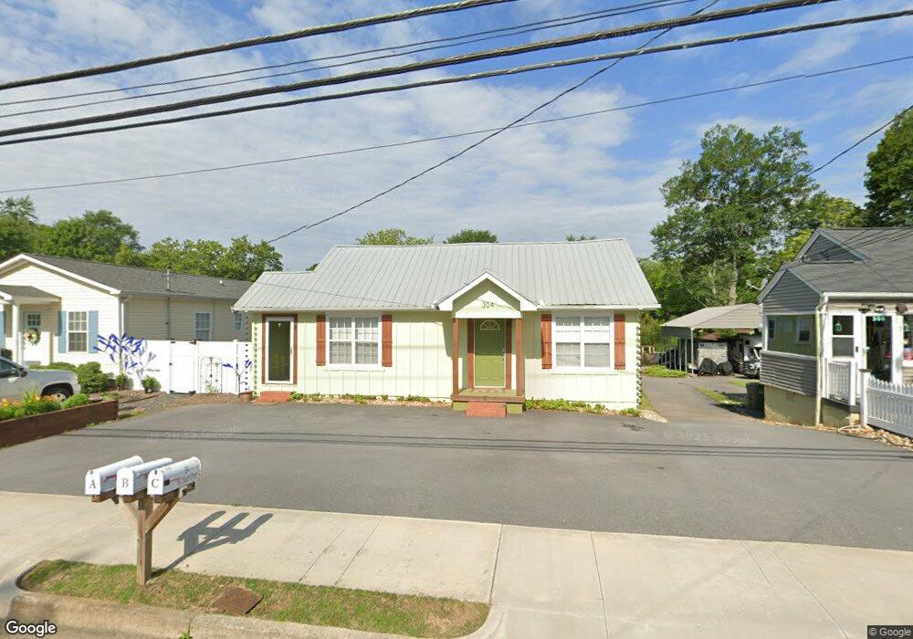 304 Stewart St unit 304-apt B, Carrollton, GA 30117 - photo 1