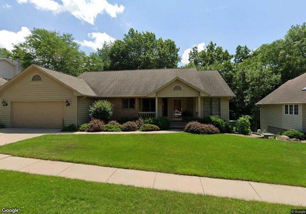 325 McKinsie Ct NE, Cedar Rapids, IA 52402 - photo 1