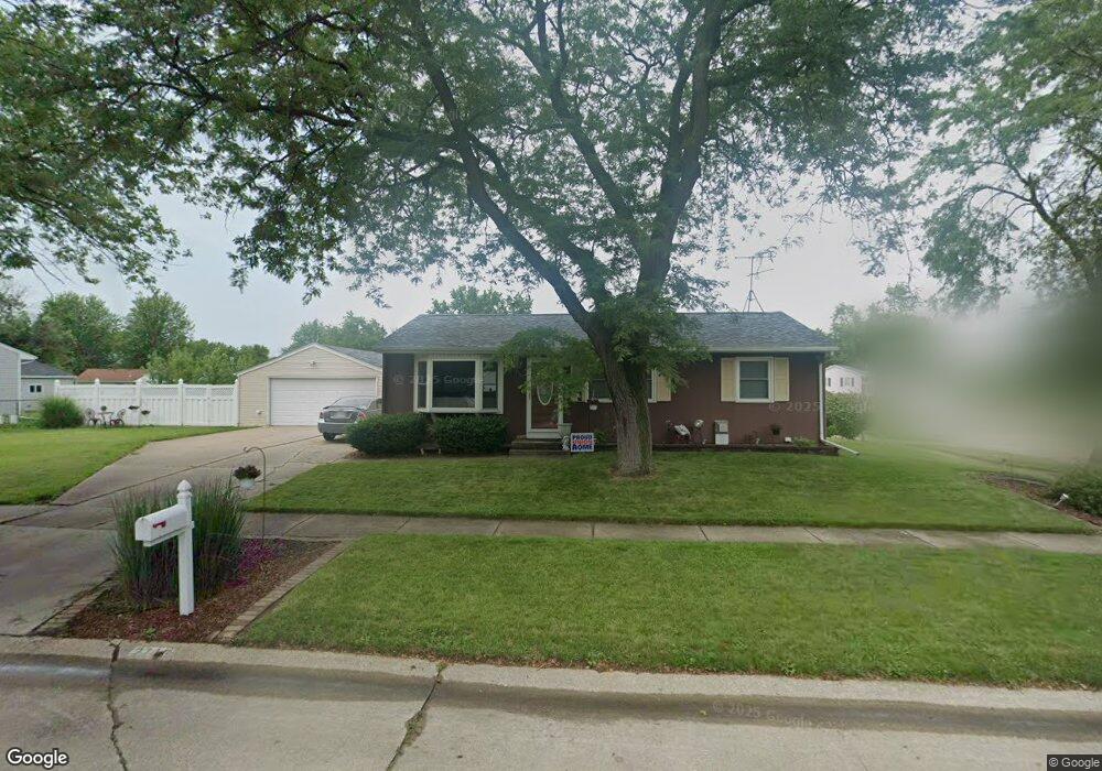 2110 Aspen Dr, Davenport, IA 52806 - photo 1