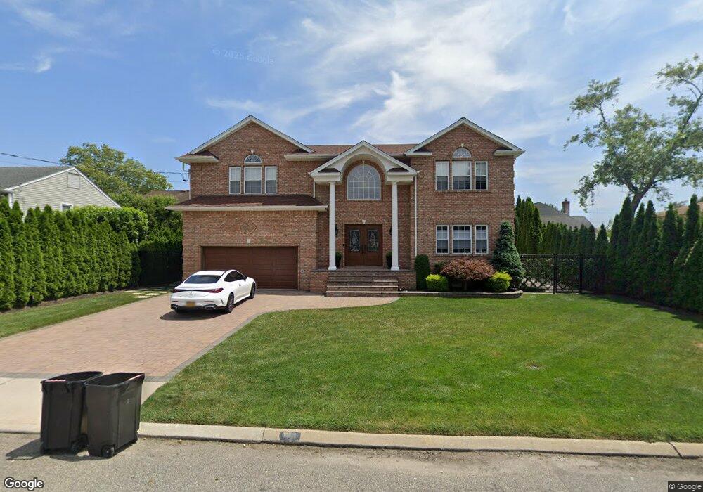 8 Baldwin Ct, Merrick, NY 11566 - photo 1