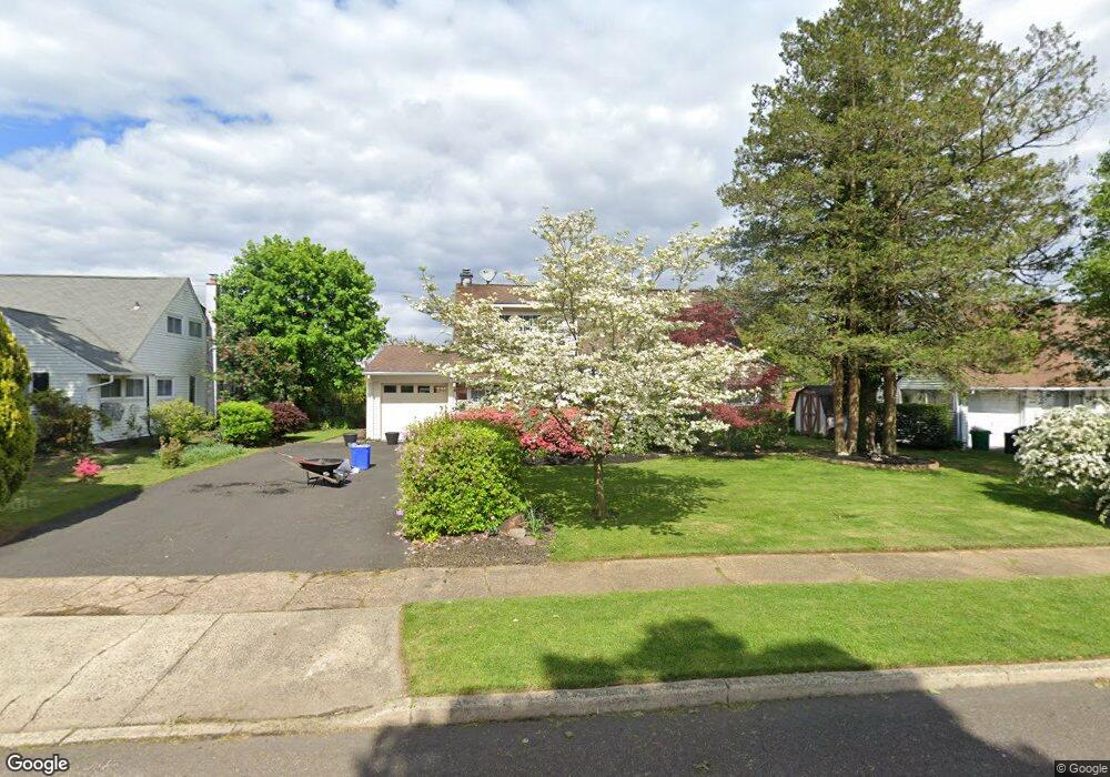 10 Dolphin Rd, Levittown, PA 19056 - photo 1