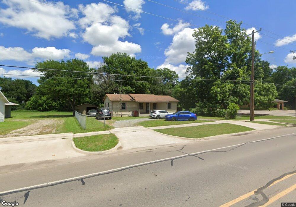 1302 N Center St, Bonham, TX 75418 - photo 1