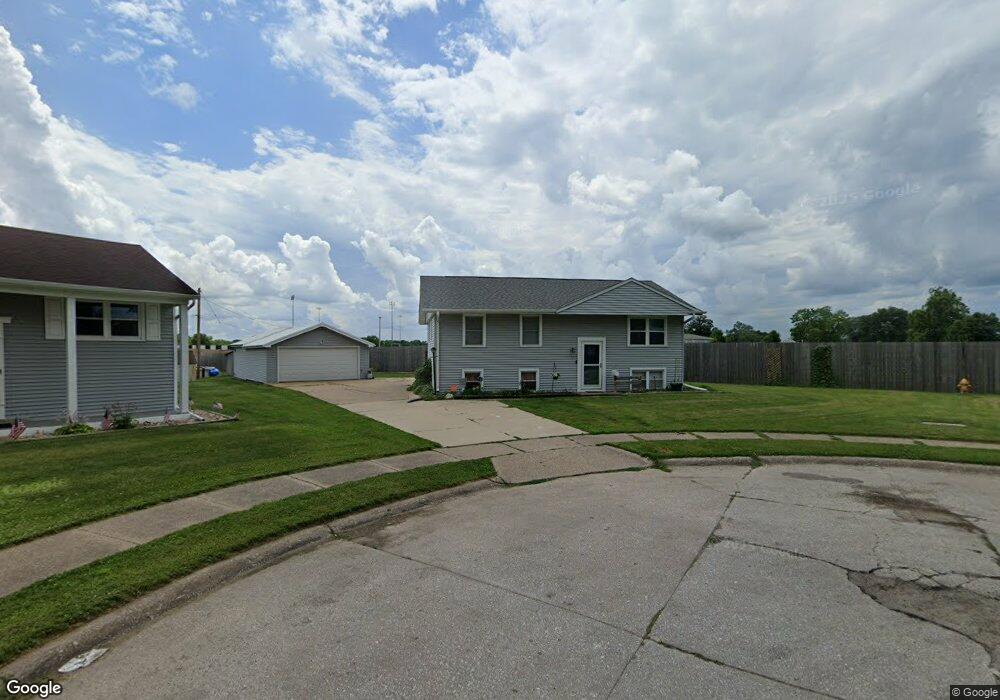 2527 W 18th St, Davenport, IA 52804 - photo 1