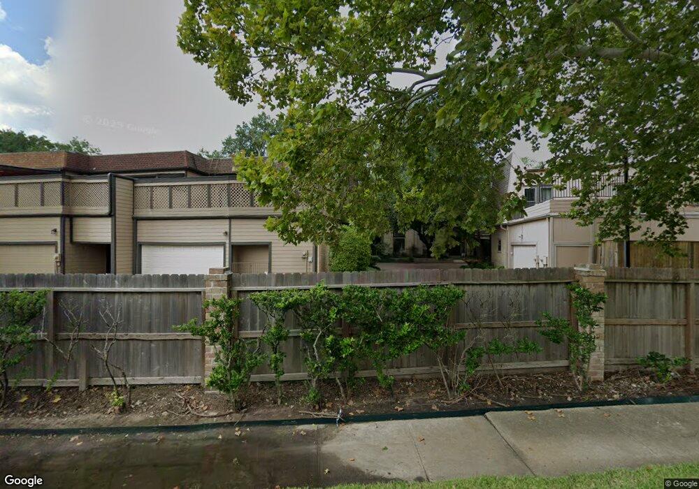 30 Bayou Pointe Dr, Houston, TX 77063 - photo 1