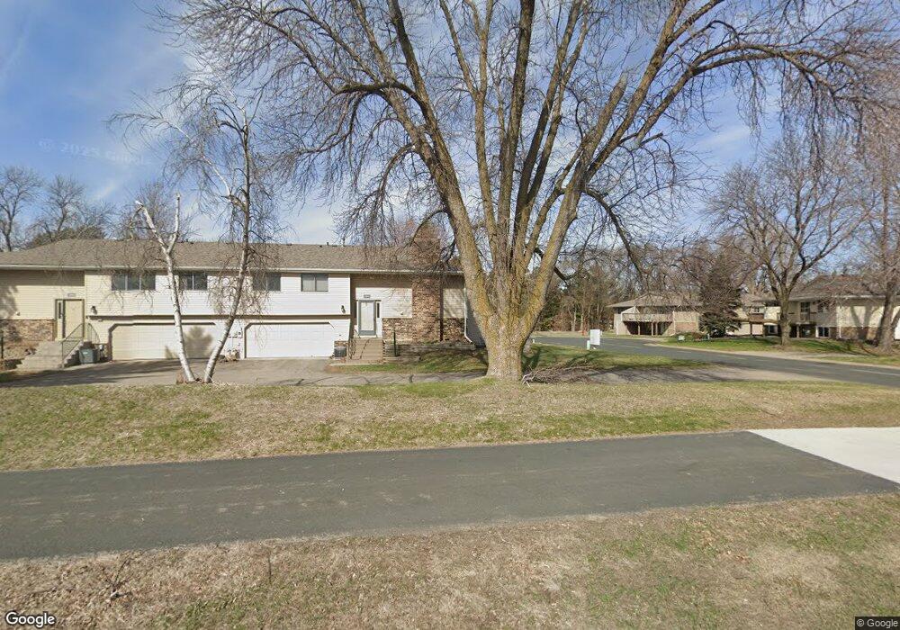 11913 70th Place N, Maple Grove, MN 55369 - photo 1