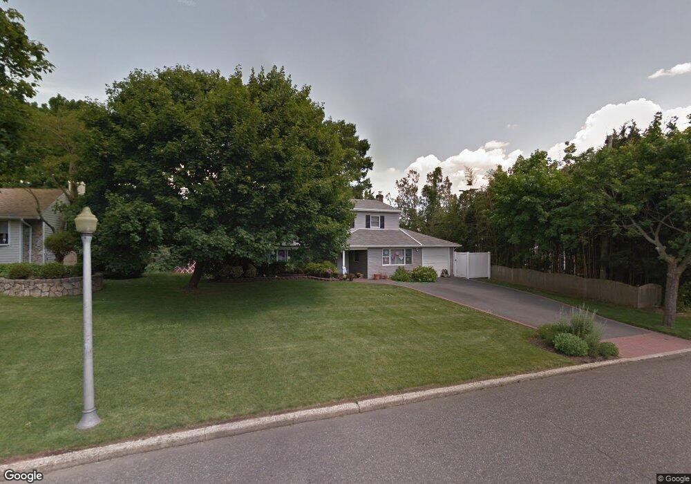 1 Crabapple Ln, ComMacK, NY 11725 - photo 1