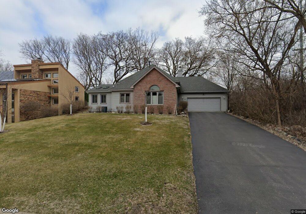 17600 Arrowhead Trail, Minnetonka, MN 55345 - photo 1