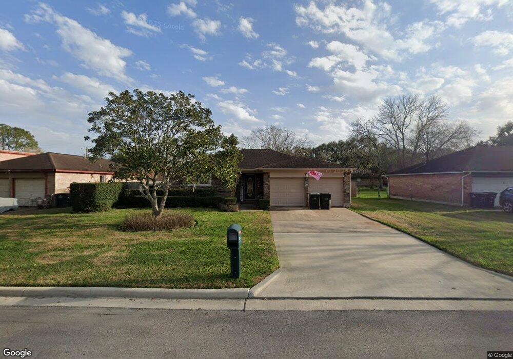 324 Coventry Ln, Alvin, TX 77511 - photo 1