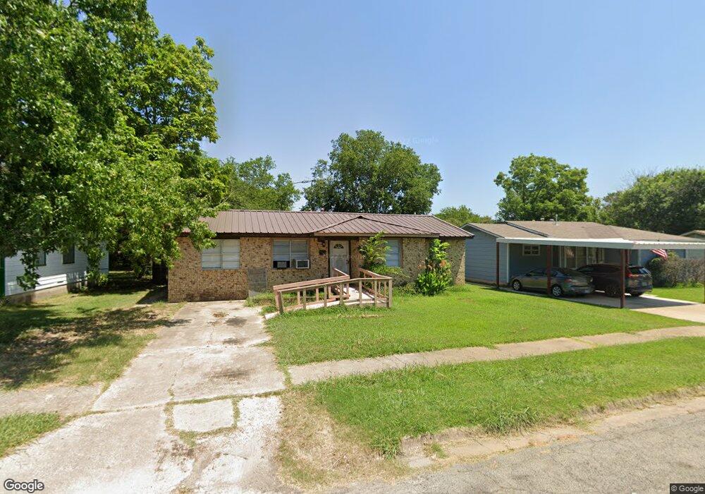 112 Leslie St, Bonham, TX 75418 - photo 1