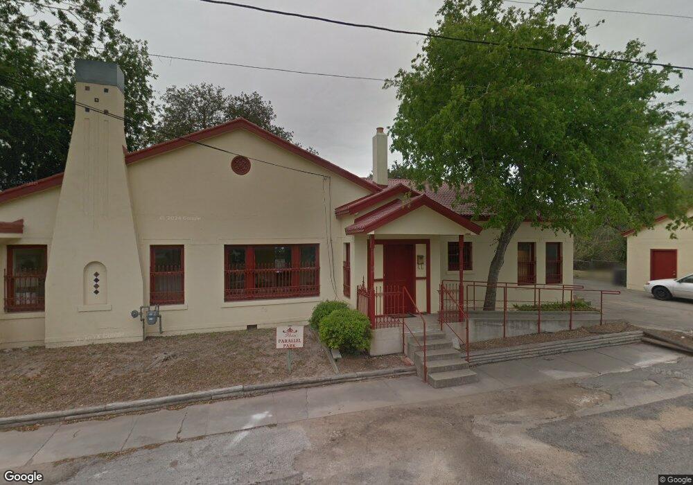 1211 N Washington St, Beeville, TX 78102 - photo 1