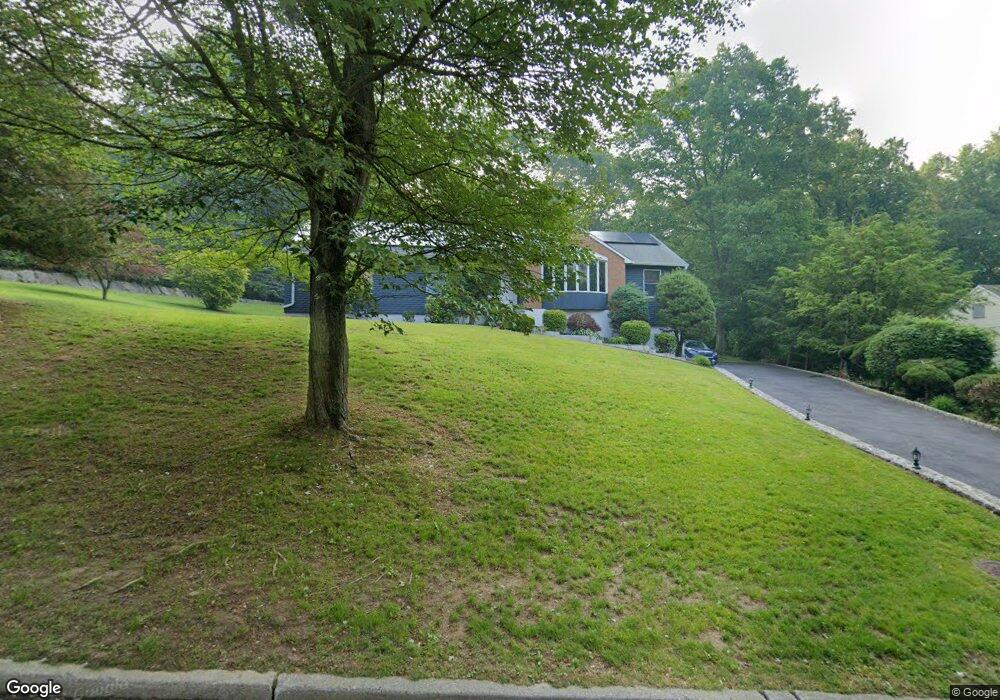 81 Deerfield Ln N, Pleasantville, NY 10570 - photo 1