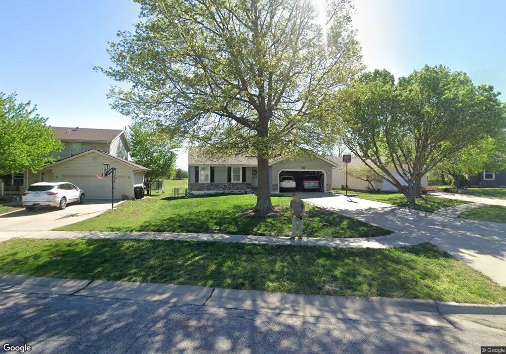 2616 SW Ancaster Rd, Topeka, KS 66614 - photo 1