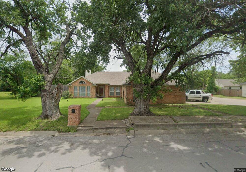 402 N Brazos Ave, Cleburne, TX 76031 - photo 1