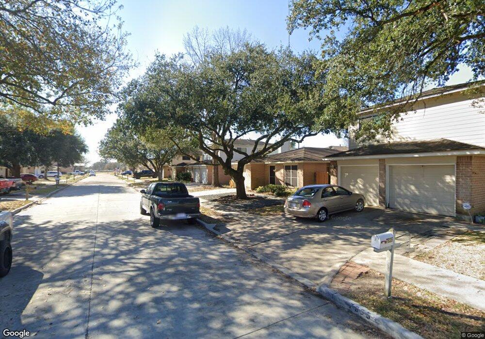 7827 Hillbarn Dr, Houston, TX 77040 - photo 1