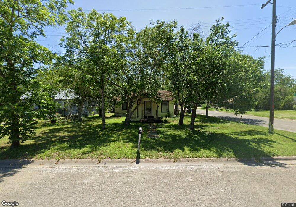 900 E Hutchinson St, Beeville, TX 78102 - photo 1