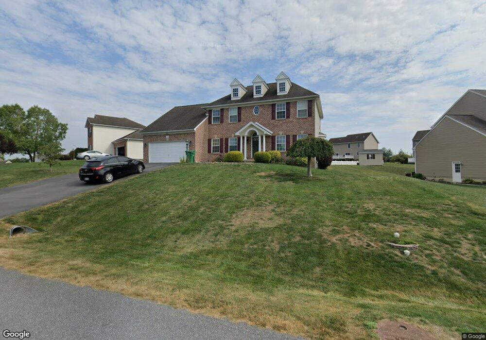 327 Creekwood Dr, Greencastle, PA 17225 - photo 1