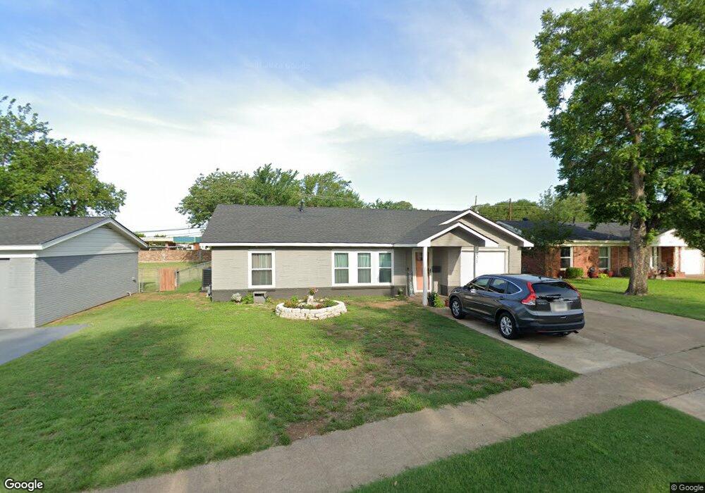 821 Russell Ln, Bedford, TX 76022 - photo 1