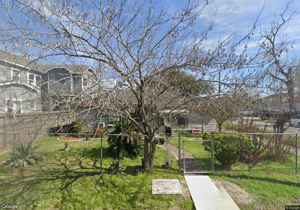 700 Vincent St, Houston, TX 77009 - photo 1